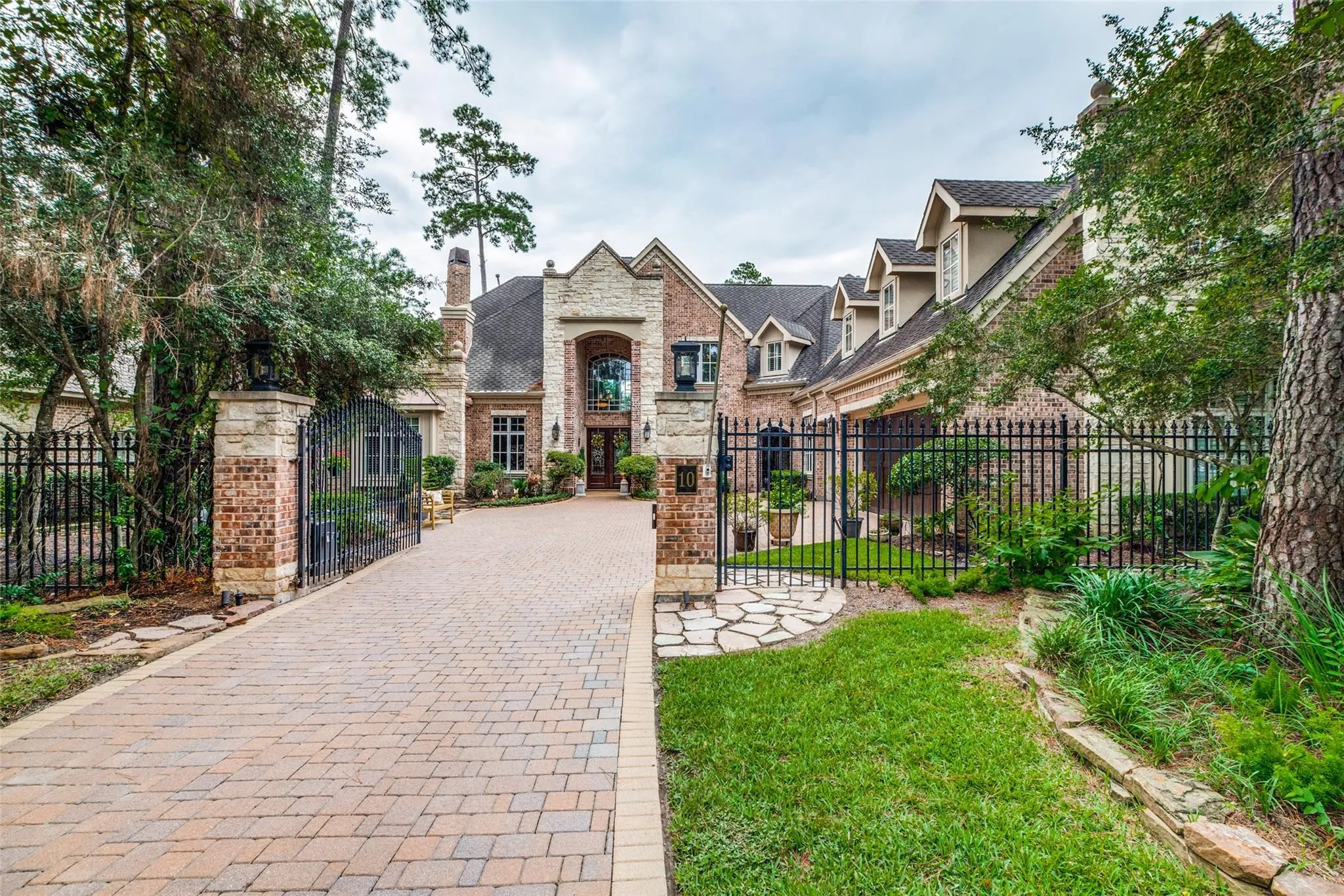 10 Player Green Place - The Woodlands