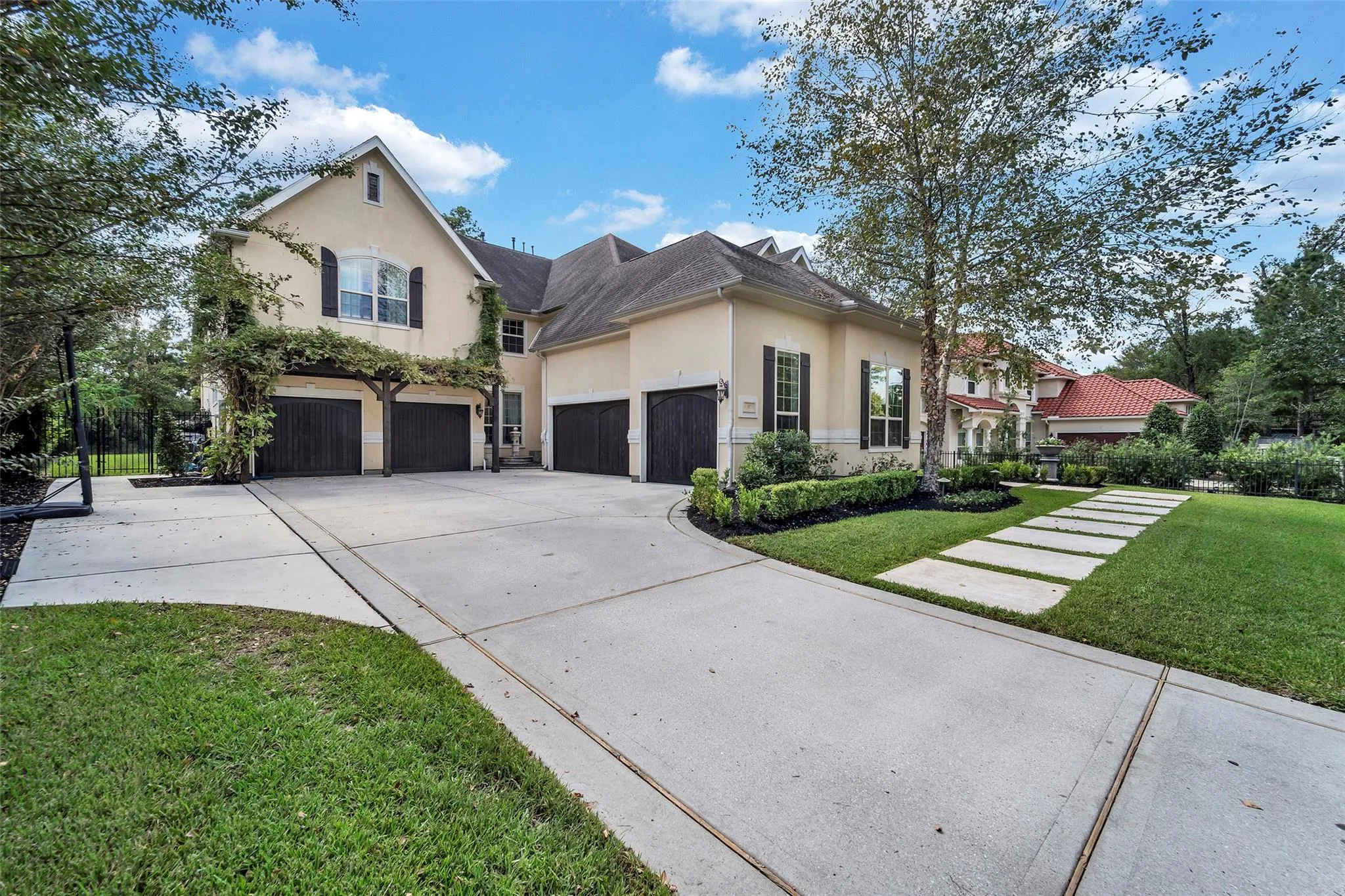 107 E Black Knight Drive