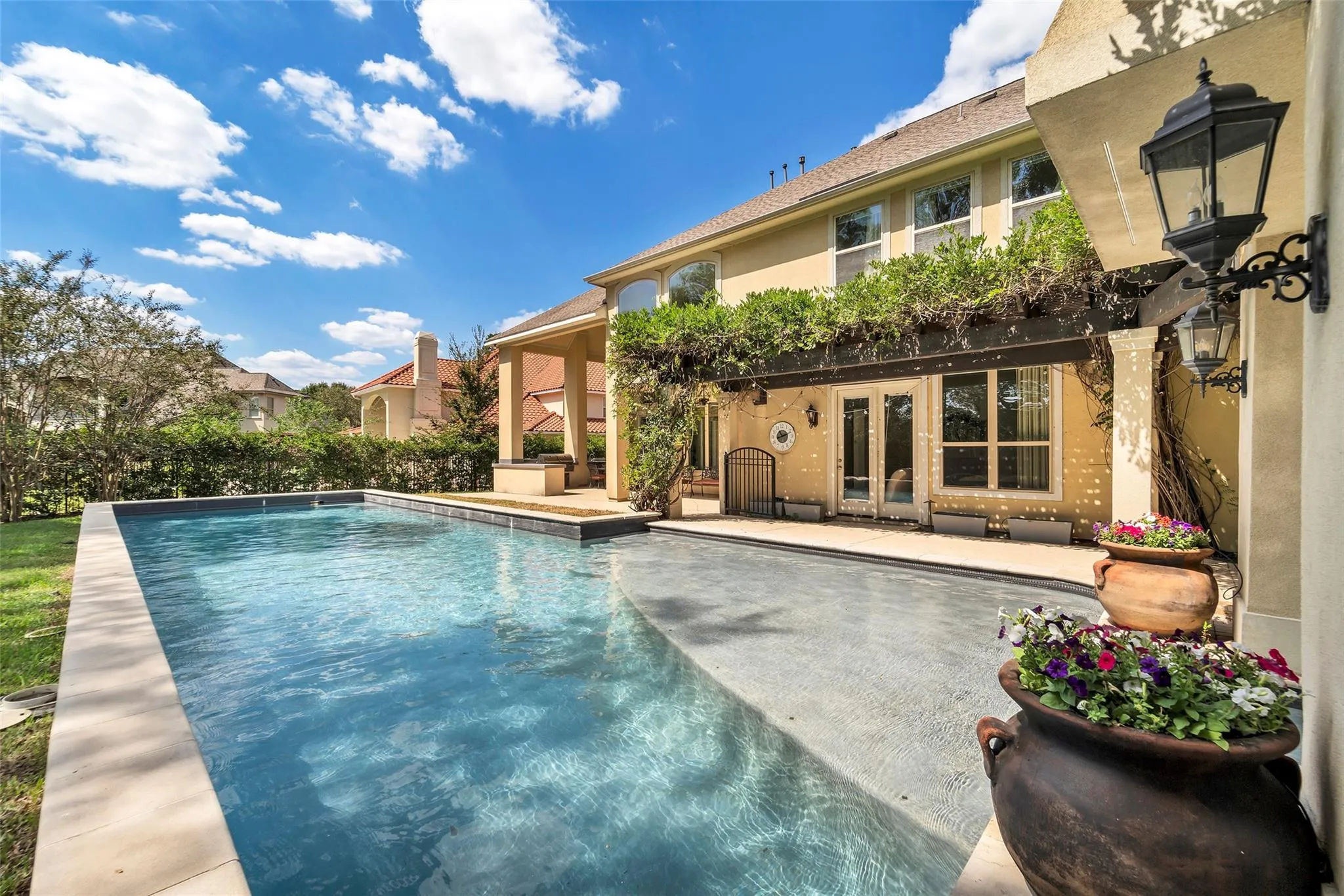 107 E Black Knight Drive