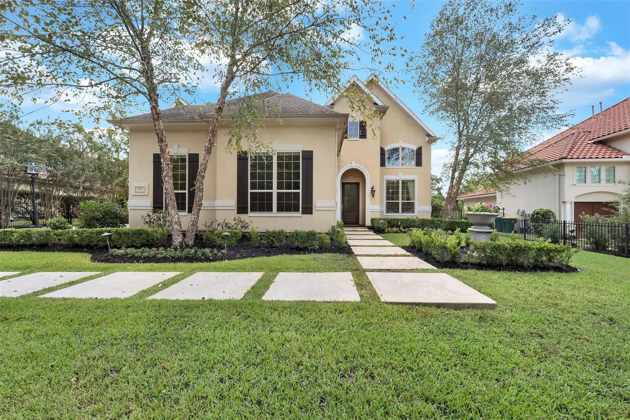 107 E Black Knight Drive