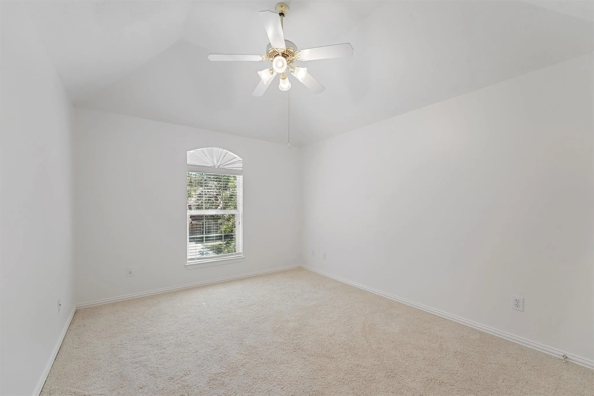 131 E Mirror Ridge Circle  The Woodlands