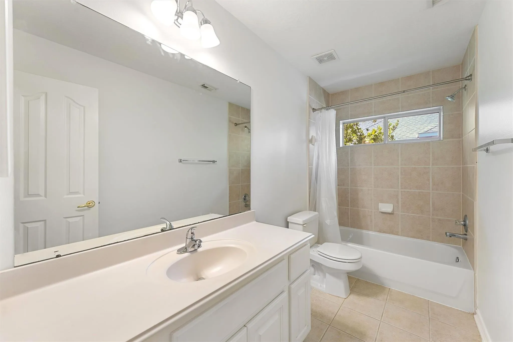 131 E Mirror Ridge Circle  The Woodlands