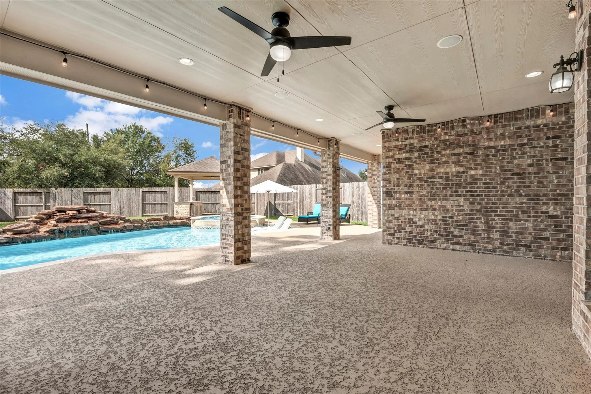 19303 Sanctuary Robin Lane