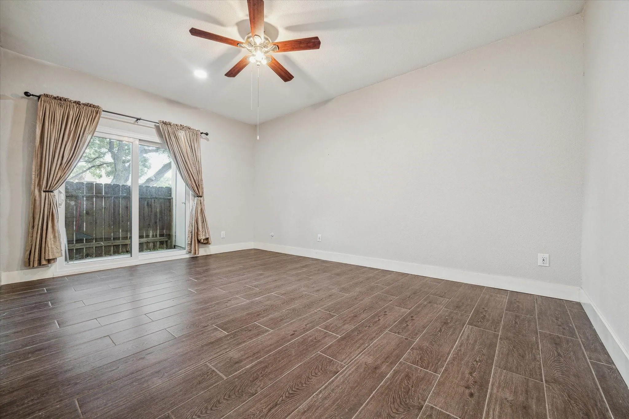 8100 Cambridge Street-125