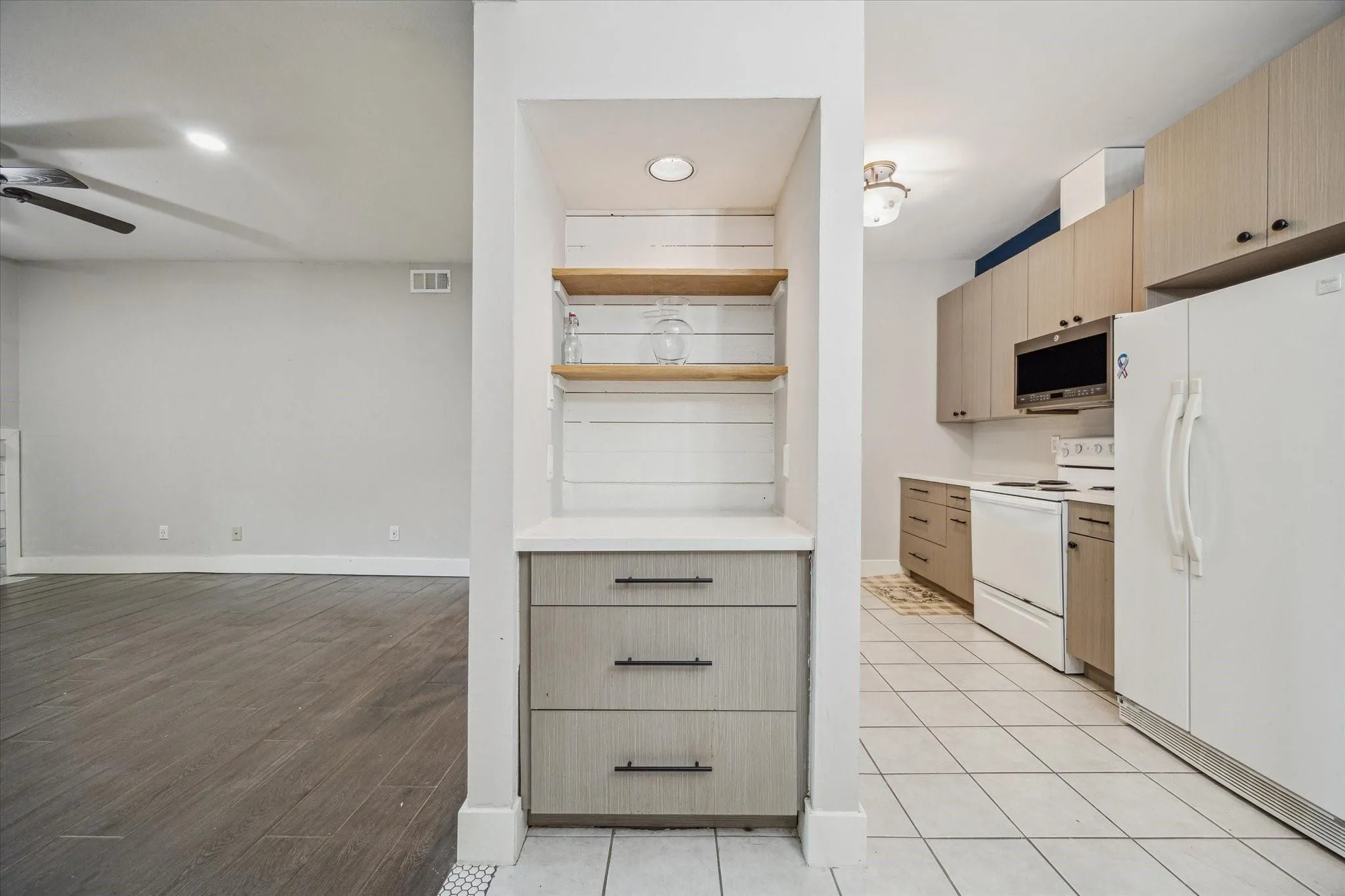 8100 Cambridge Street-125