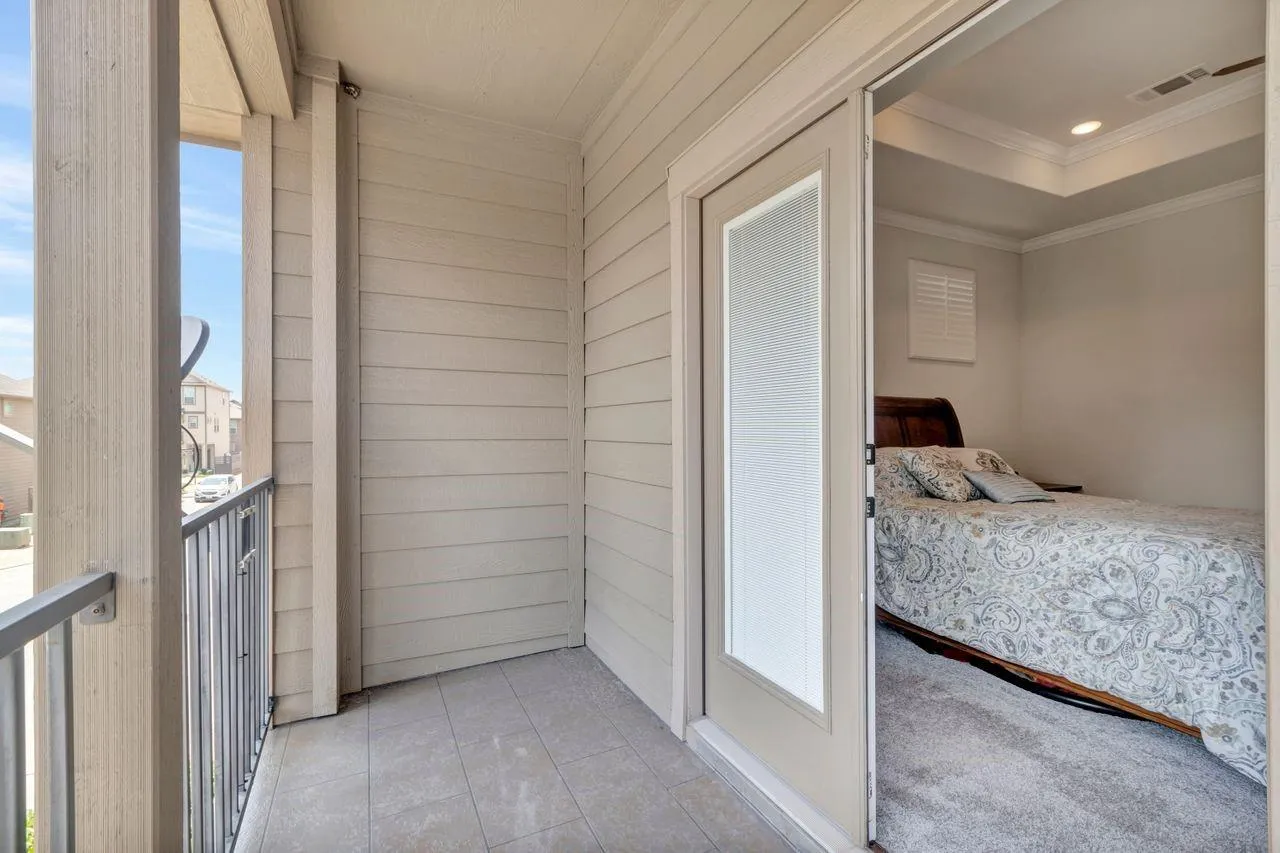 8608 Hollyoaks Creek Lane