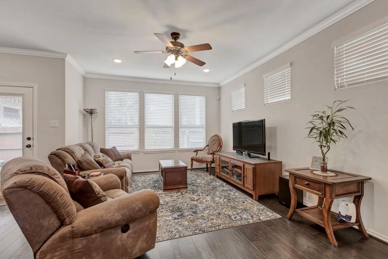 8608 Hollyoaks Creek Lane