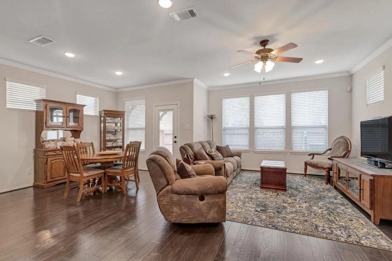 8608 Hollyoaks Creek Lane