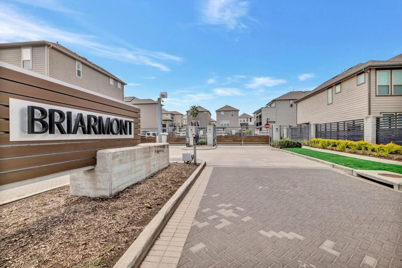 8608 Hollyoaks Creek Lane